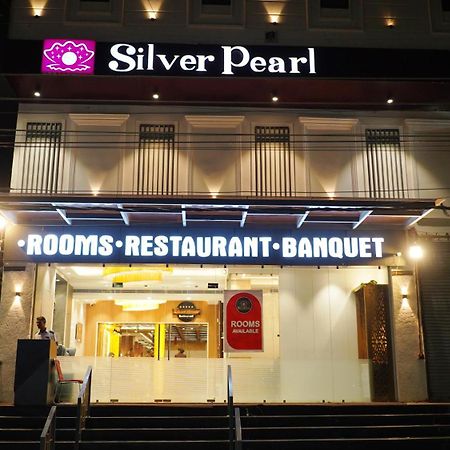 Hotel Silver Pearl Alīgarh Екстериор снимка