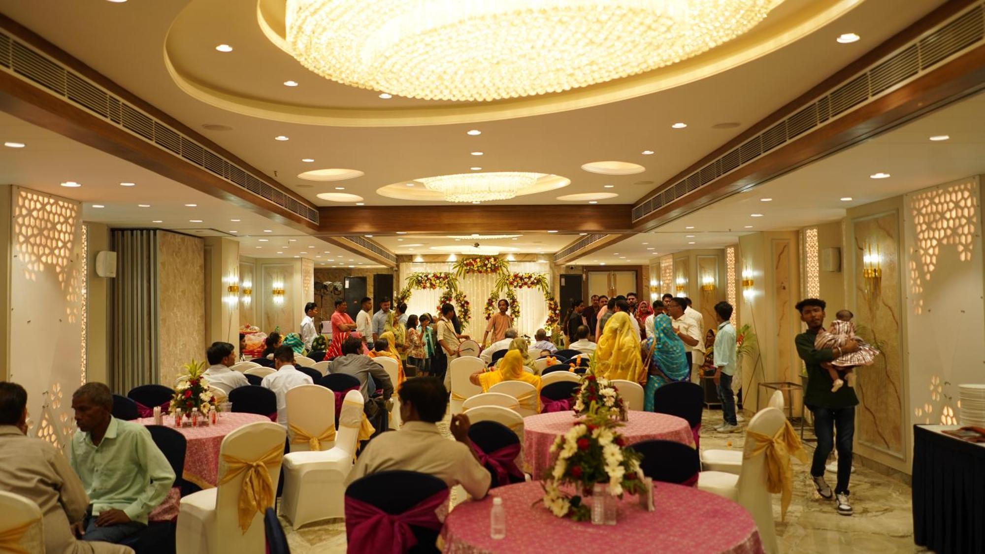 Hotel Silver Pearl Alīgarh Екстериор снимка