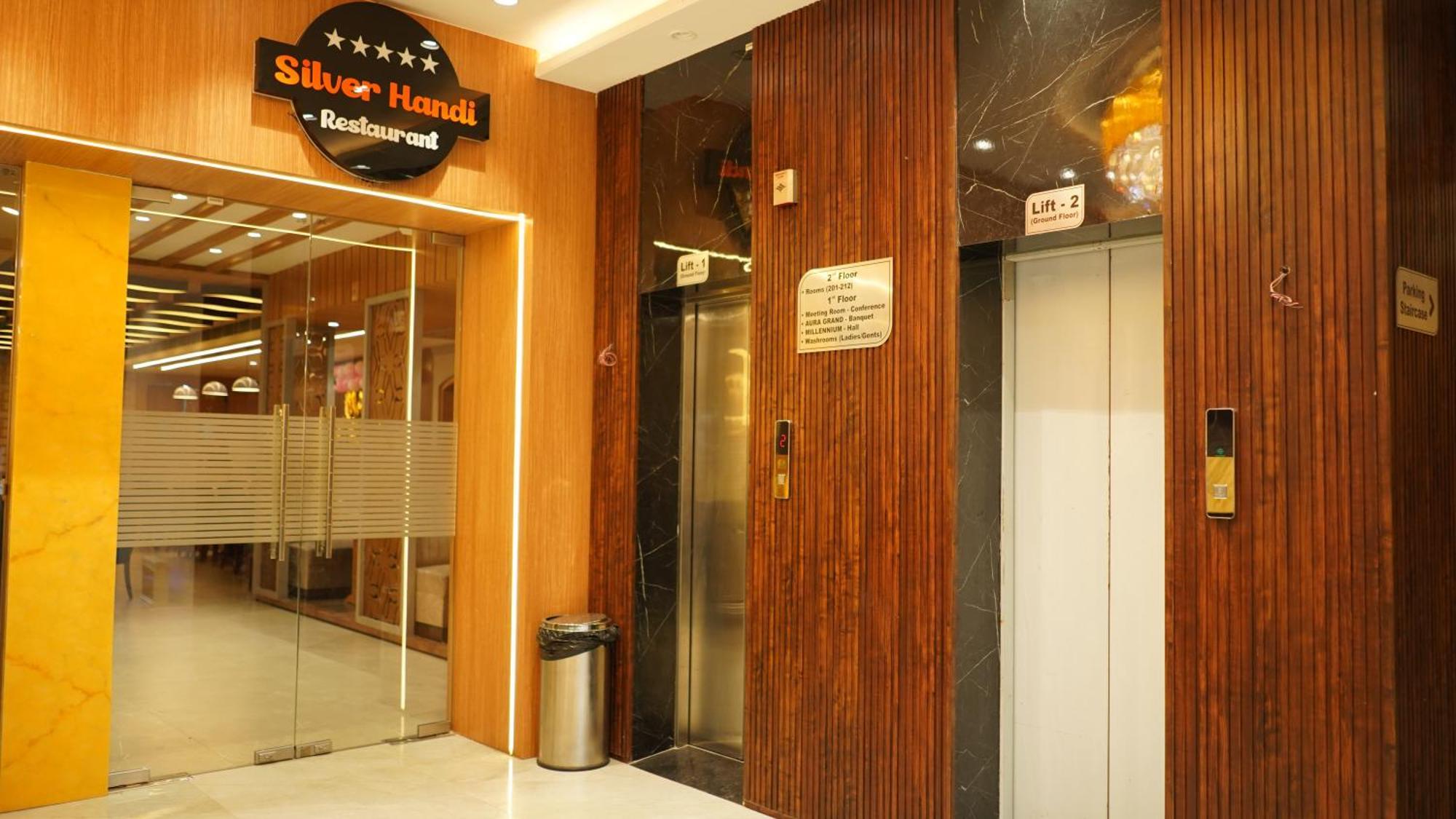 Hotel Silver Pearl Alīgarh Екстериор снимка