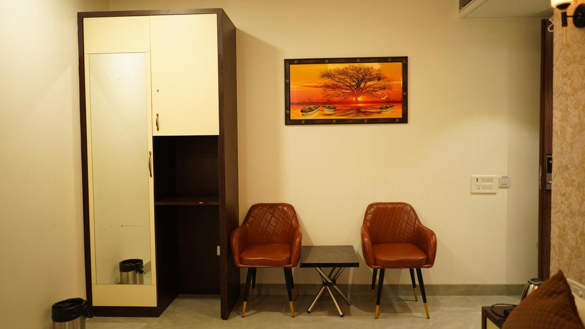 Hotel Silver Pearl Alīgarh Екстериор снимка