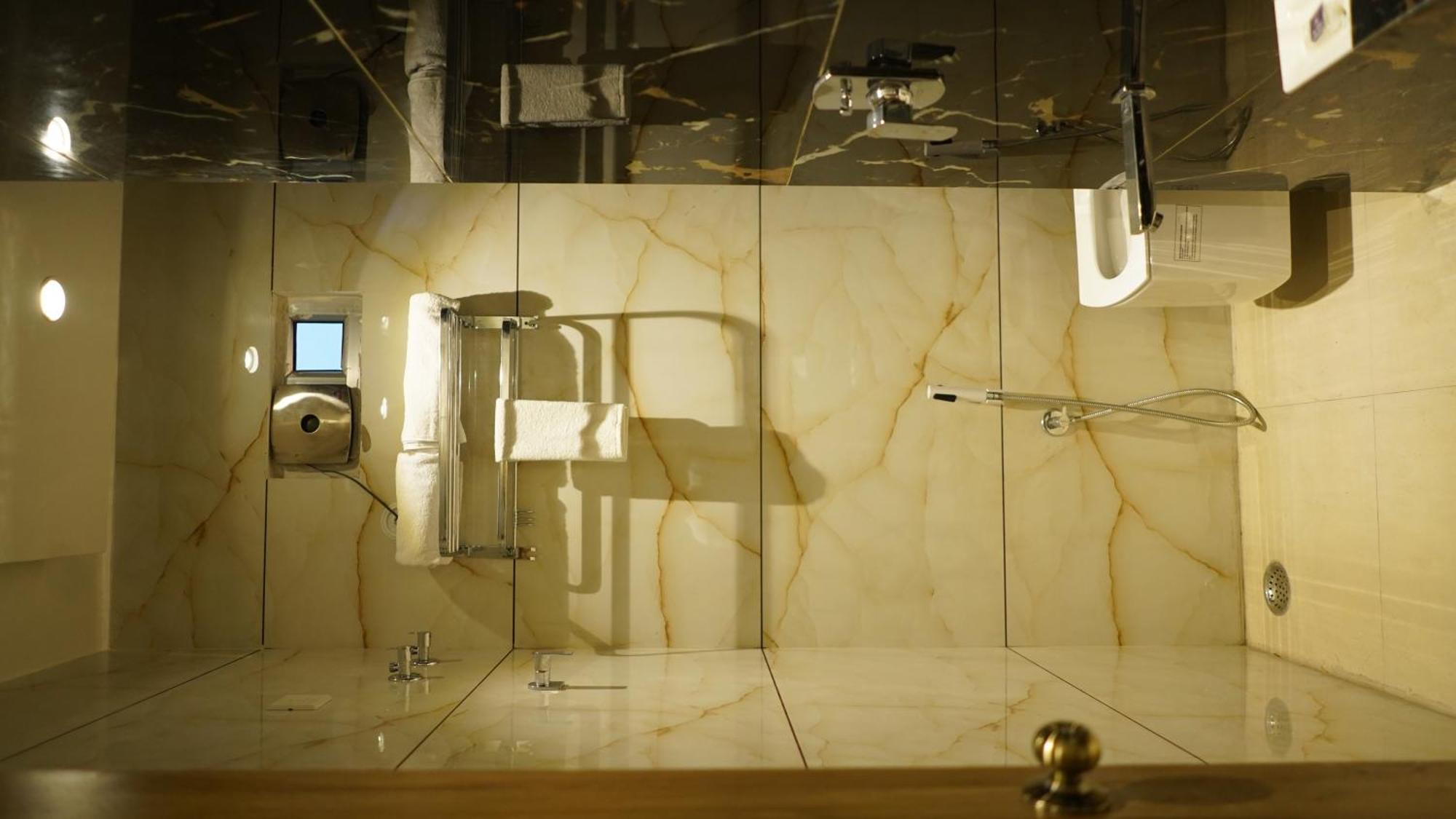 Hotel Silver Pearl Alīgarh Екстериор снимка
